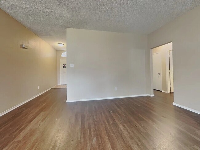 Foto del edificio - 8004 Mourning Dove Dr
