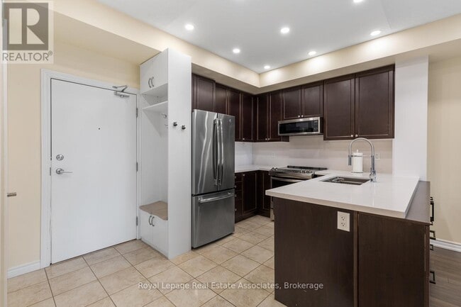 Building Photo - 570 Lolita Gardens