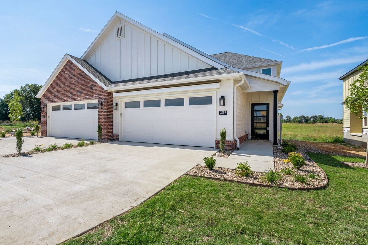 Primary Photo - Newly Built Bentonville Townhome!