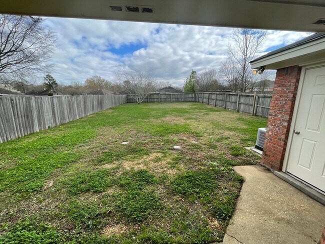 Building Photo - ** 3 bed 2 bath located at Taylor and Troy...