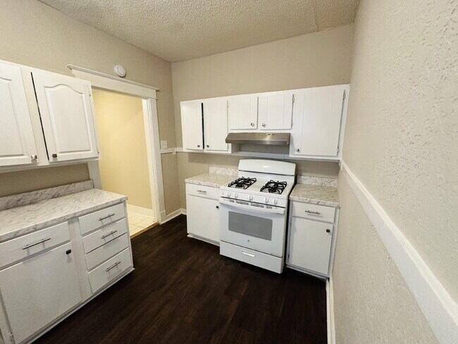 Building Photo - "Charming Retreat in Memphis: Spacious 1171 Sq Ft with Full Bathroom!"