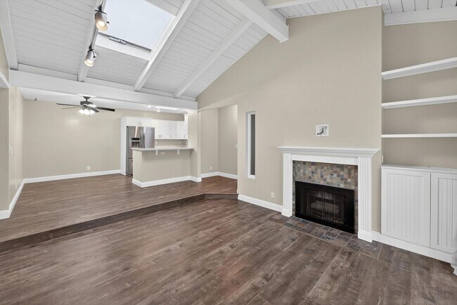 Foto del edificio - HUNTINGTON BEACH HOME - 1.5 Miles from the Beach