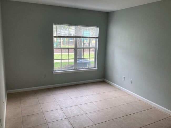 Foto del edificio - Beautiful 2BD / 2BA Condo – Close to Unive...