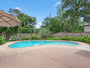 Building Photo - 12701 Manorwood Ln