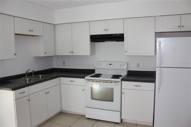 Foto del edificio - 7965 W Fern Pl