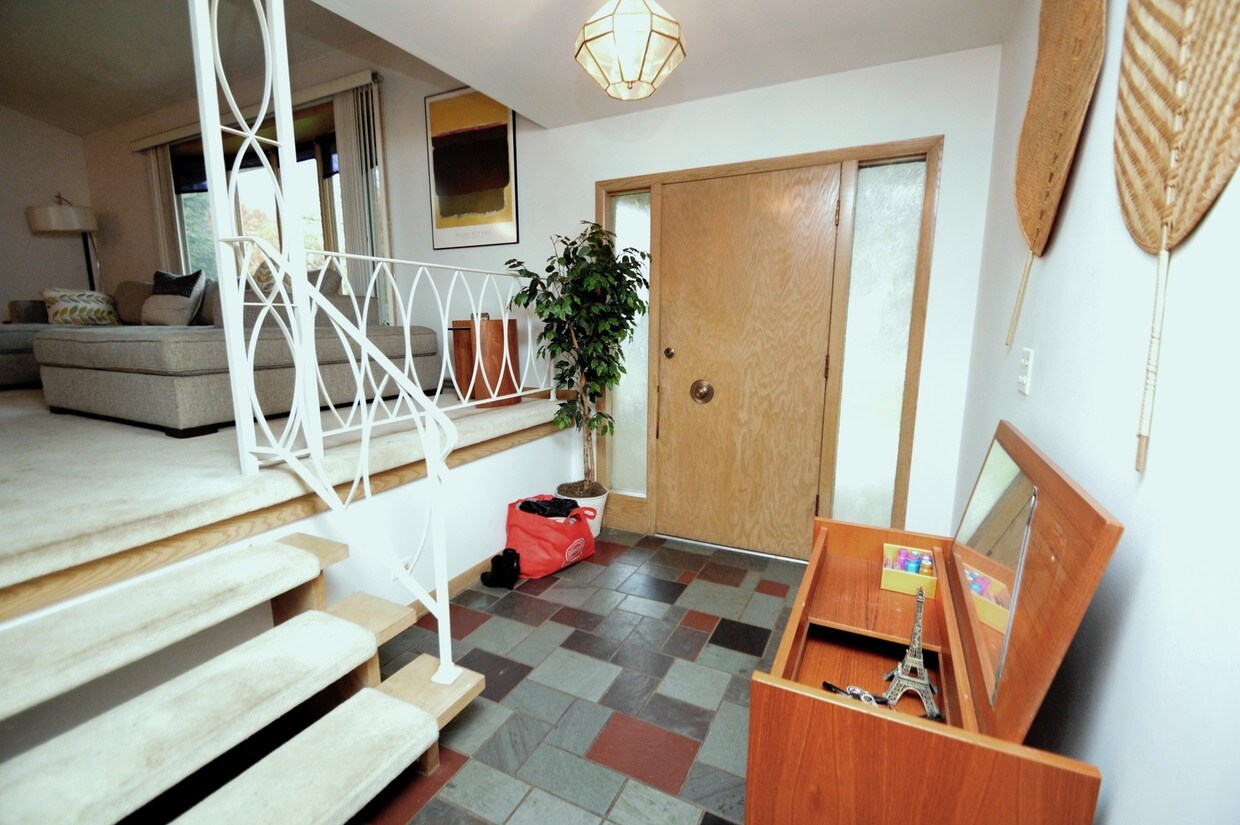 Primary Photo - 10516 Somerset Dr