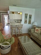 Building Photo - 680 Horizon W