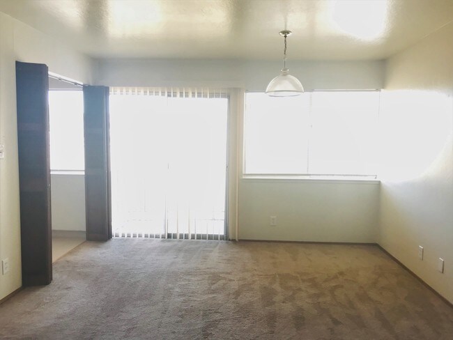 Building Photo - 2511 7th Ave