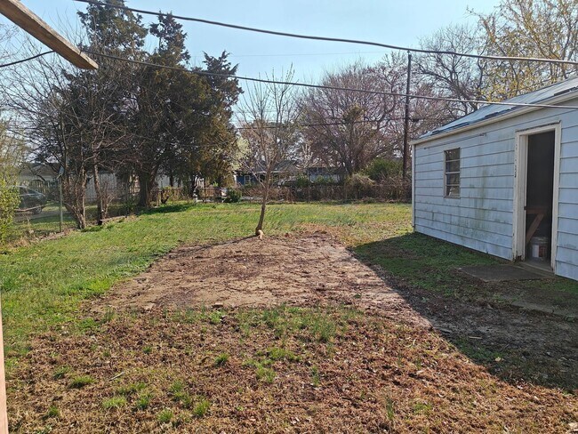 Building Photo - 2 bedroom home