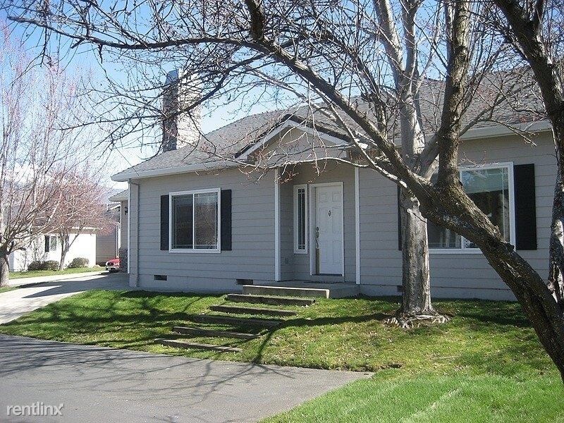 Primary Photo - 3 br, 2 bath House - 300 Meadow Drive