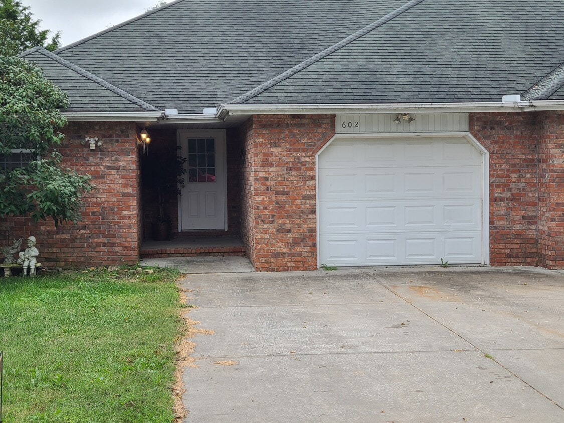 602 W Hines St, Republic, MO 65738 Townhome Rentals in Republic MO