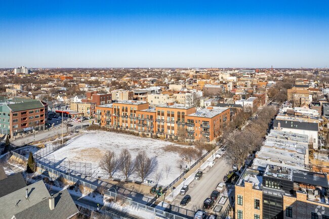 Building Photo - 1830 N Winchester Ave