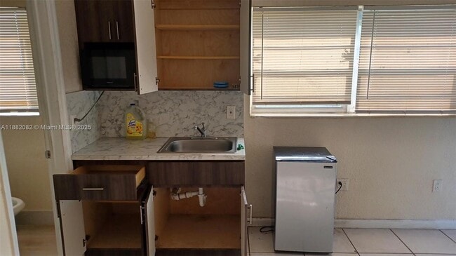 Foto del edificio - 1200 NE 110th St