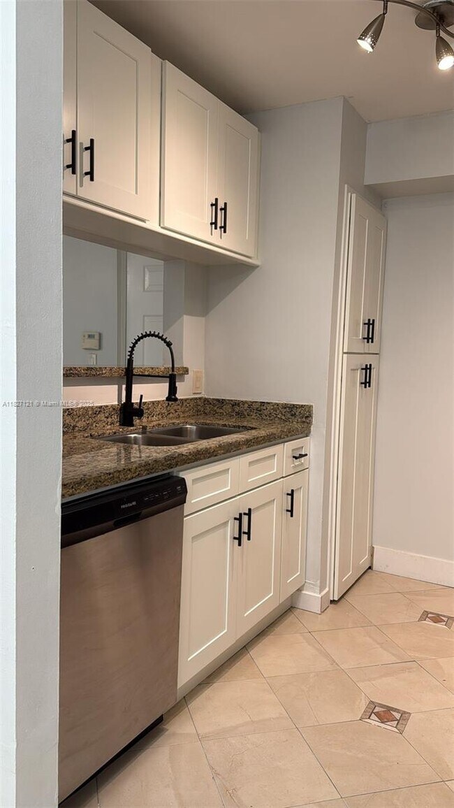 Foto del edificio - 12148 St.Andrews Pl