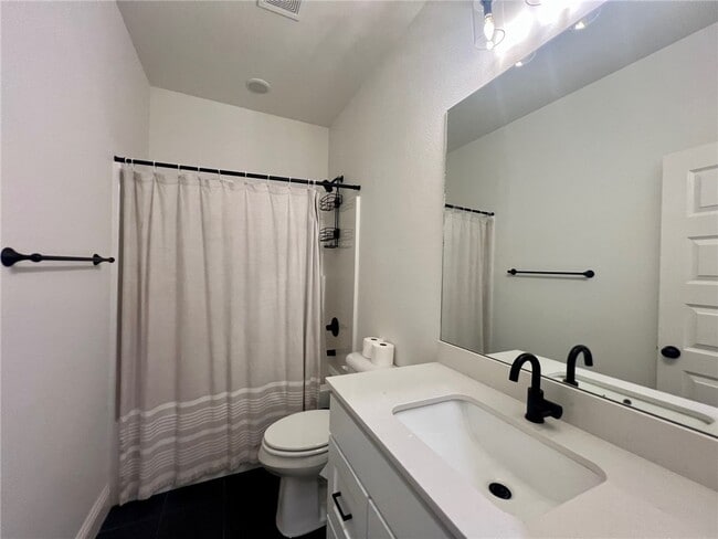 Building Photo - 3006 S 14th Pl
