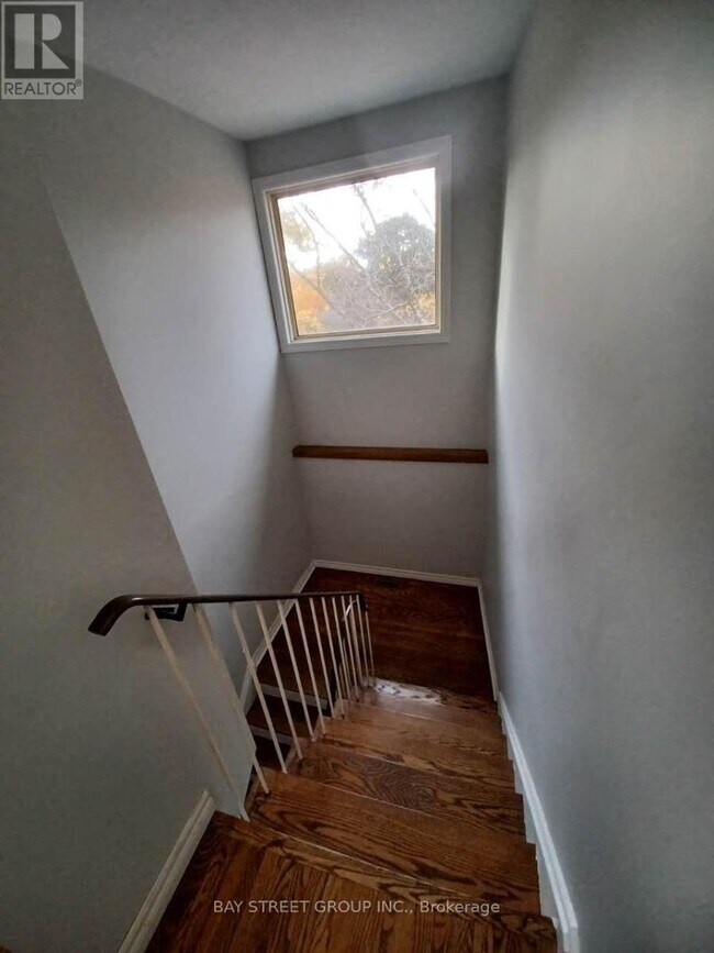 Photo du bâtiment - 100 Oakdale Dr