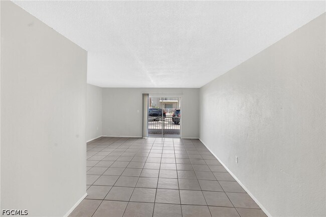 Building Photo - 1830 Maravilla Ave