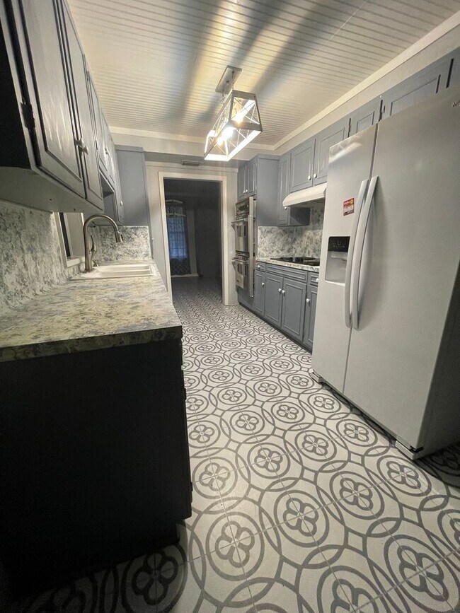 Foto del edificio - Gorgeous 4 Bedroom Home in University Terrace