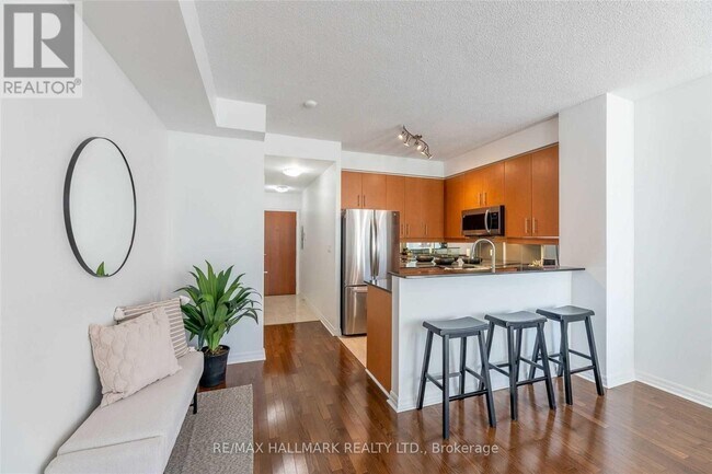 Photo du bâtiment - 300 Bloor St E