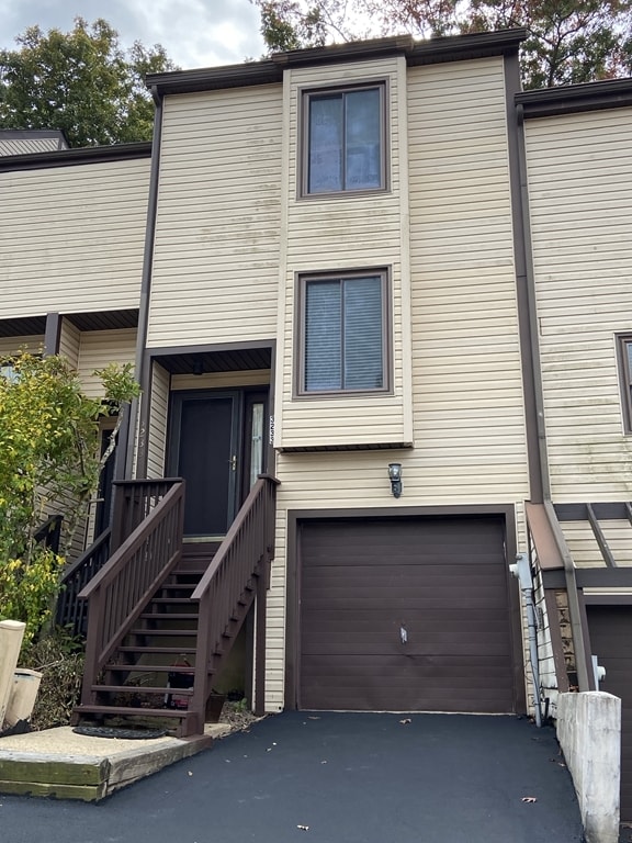 3233 Champions Dr, Wilmington, DE 19808 Townhome Rentals in