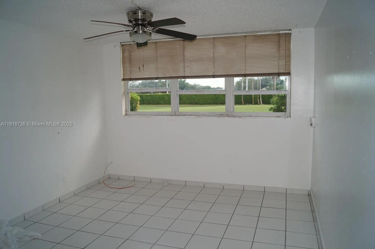 Foto del edificio - 9820 S Hollybrook Lake Dr