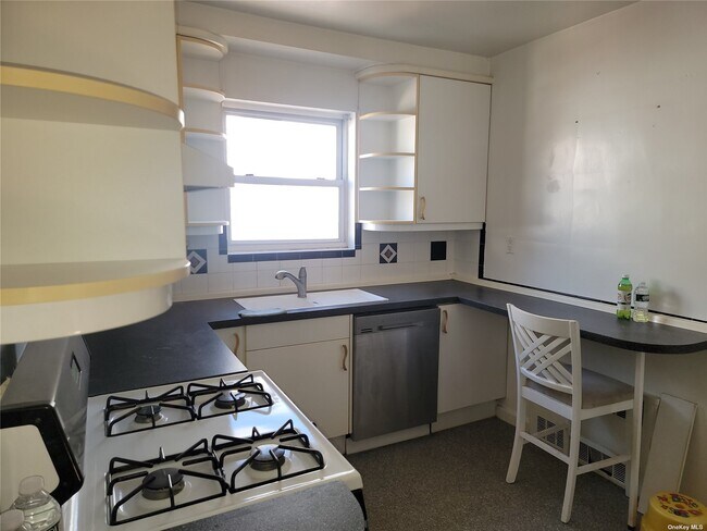 Foto del edificio - 84-64 161st St