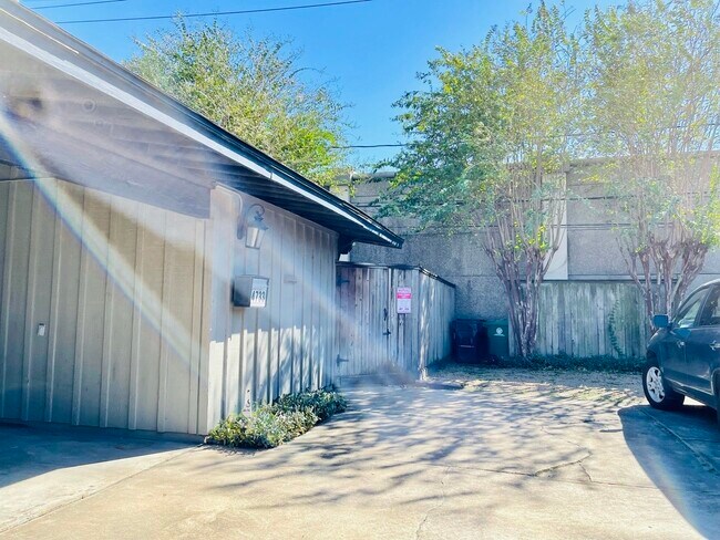 Foto del edificio - 4733 Merwin St
