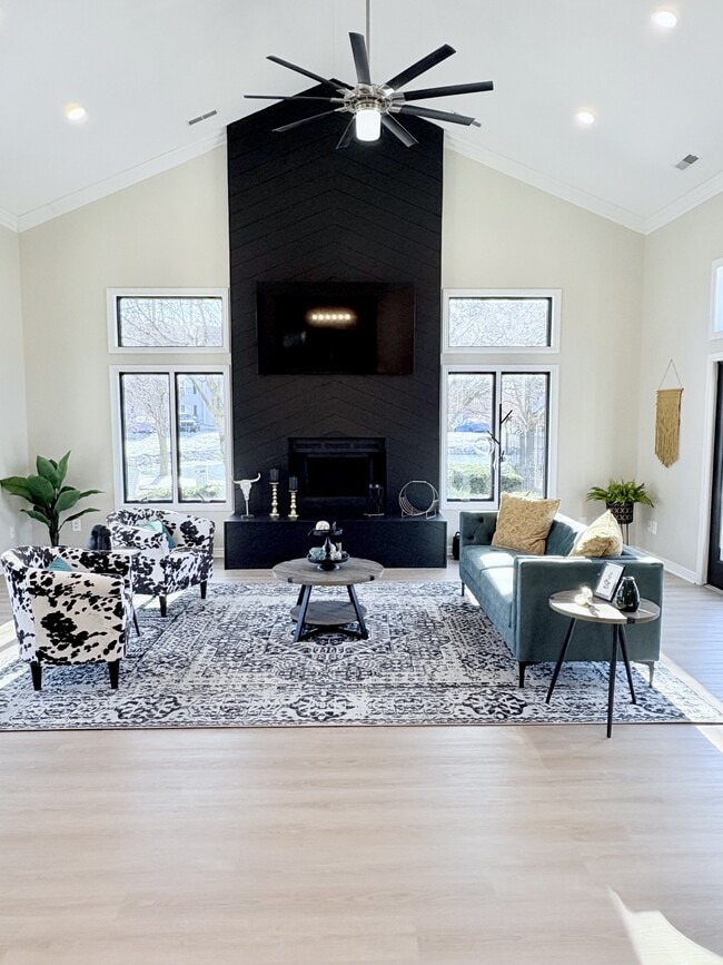 Building Photo - PVN- Parkview Apartments