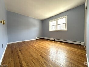 Building Photo - 87 N Beverwyck Rd