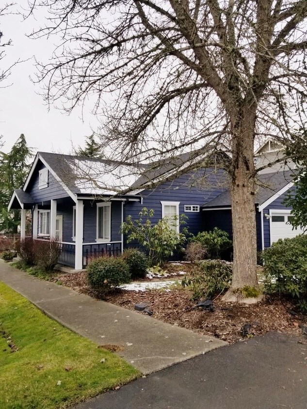 Building Photo - 3 br, 2 bath House - 7061 Rail Lane NE
