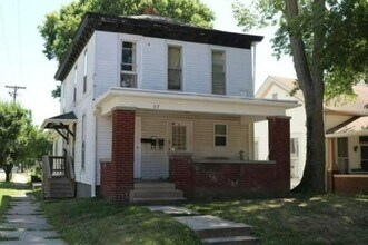 Building Photo - 117 E College St