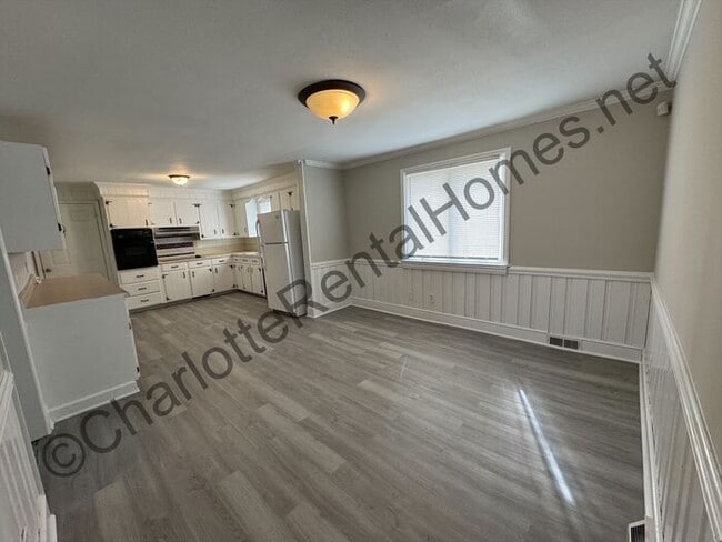 Building Photo - 3 Bedroom 1.5 bath home in Mathews!