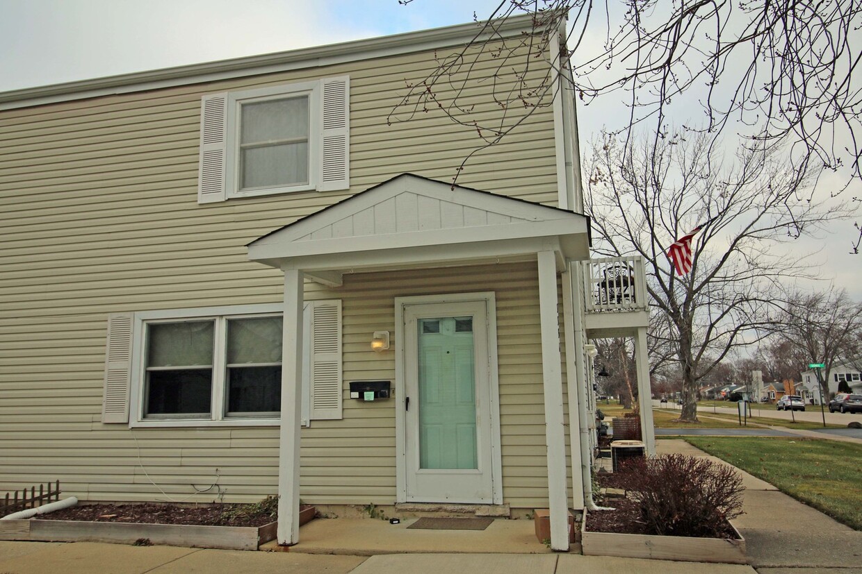 335 Donna Ct, Bartlett, IL 60103 Townhome Rentals in Bartlett IL