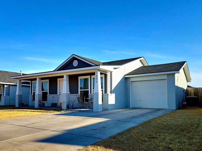 Foto del edificio - Recently Constructed 3-2-1 in the Cooper S...