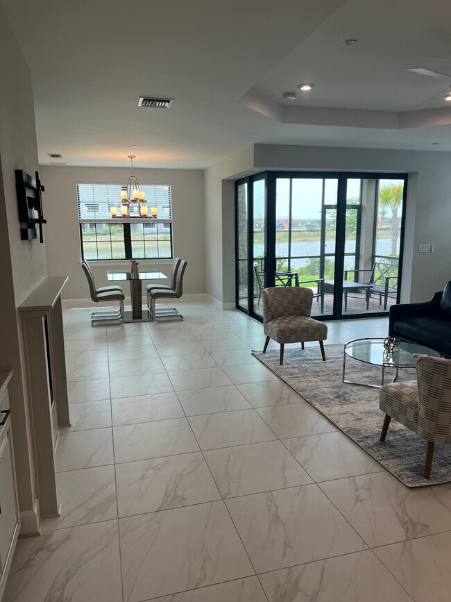 Foto del edificio - 15257 Zeno Way