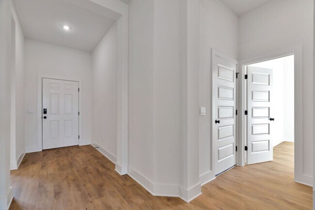 Foto del edificio - Brand-New Luxurious 4 Bedroom in Bentonville!  FENCE INCLUDED!