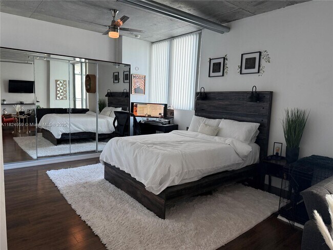 Foto del edificio - 690 SW 1st Ct