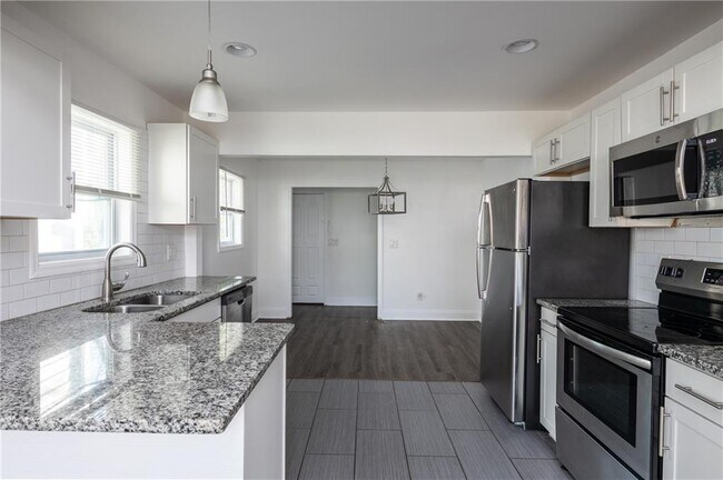 Building Photo - 364 Betsy Ave SW
