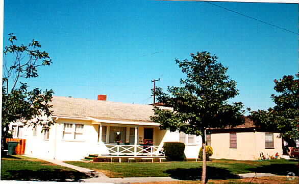 Building Photo - 231-235 Magnolia Ave