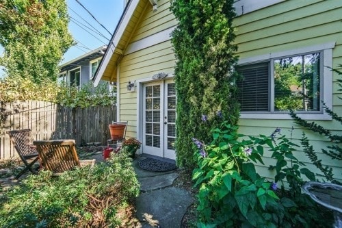 Building Photo - 944 21st Ave