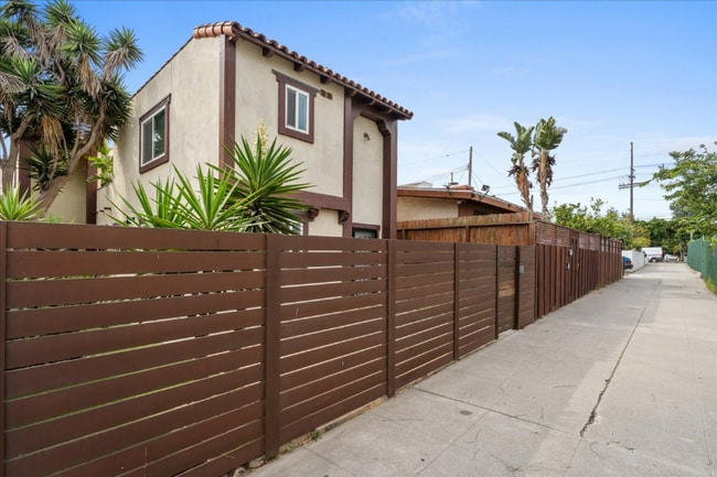 Building Photo - 116 Buccaneer St