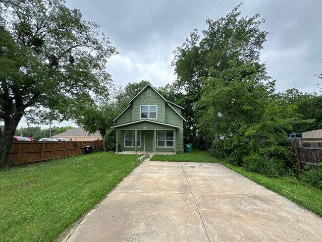 Foto del edificio - Updated 4 Bed 2.5 Bath Home - Close to TWU!