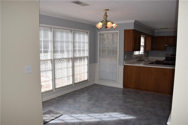 Foto del edificio - 490 Sherman Oaks Way