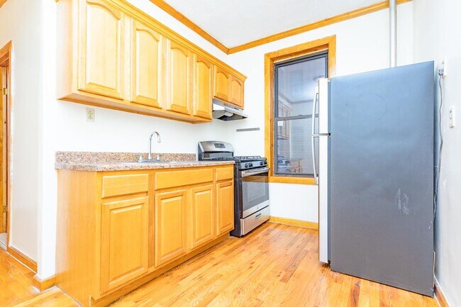 Building Photo - 280 Crown St