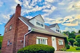 Building Photo - 418 W 259th St