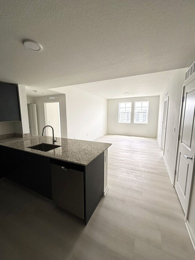 Building Photo - Beautiful and Brand New Apart in Millenia Park Orlando