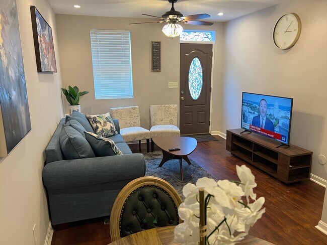 Building Photo - 310 S Duncan St