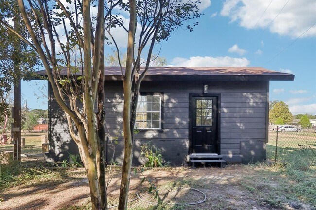 Building Photo - 385 Alta Vista Dr