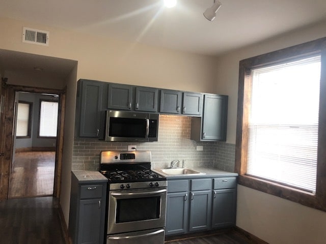 Building Photo - 3713 W Shakespeare Ave