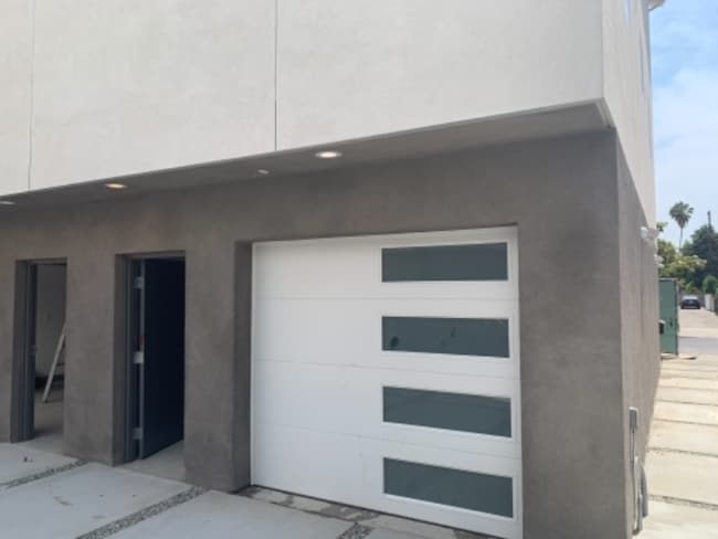 Foto del edificio - 4825-4825 Riverton Ave